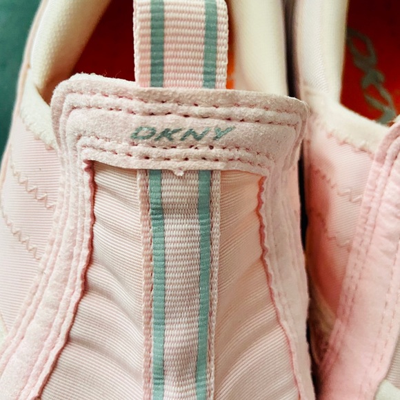 FINAL PRICE MARKDOWN!/DKNY Signature Pink Sneakers/Size 7.5 - Picture 5 of 12